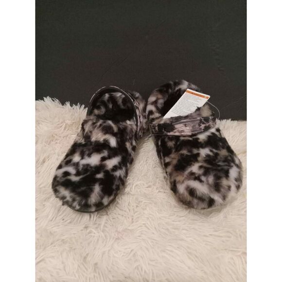 Leopard Furry Crocs sz 6 double strap - Picture 1 of 2